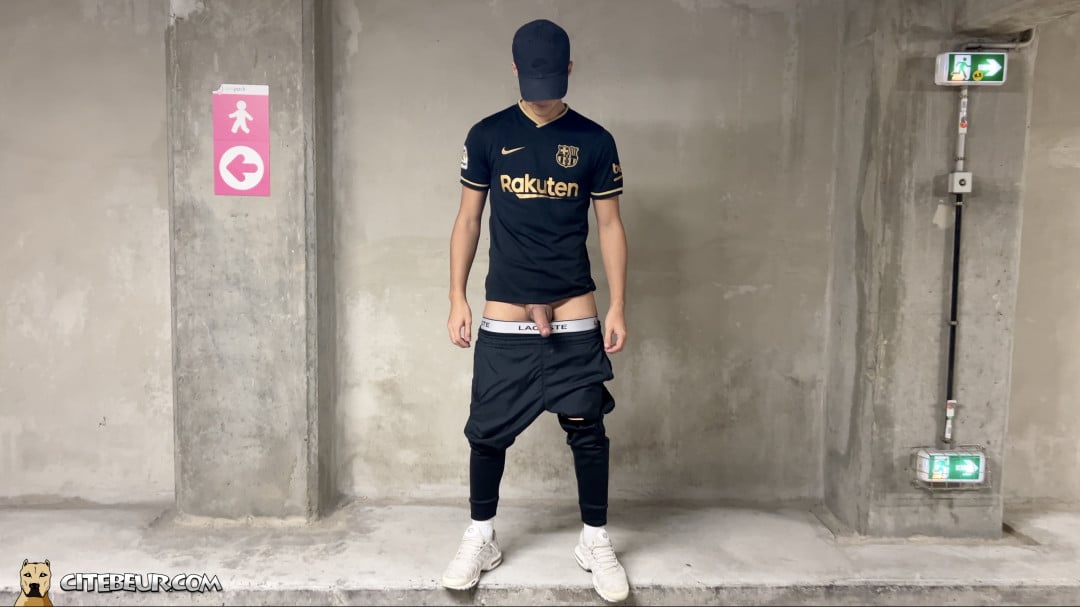 jeune beur gay suce un rebeu hétéro dans un parking   16