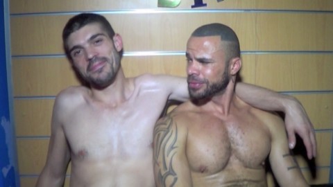 JOHN LATINO se fait défoncer par DELTA KOBRA