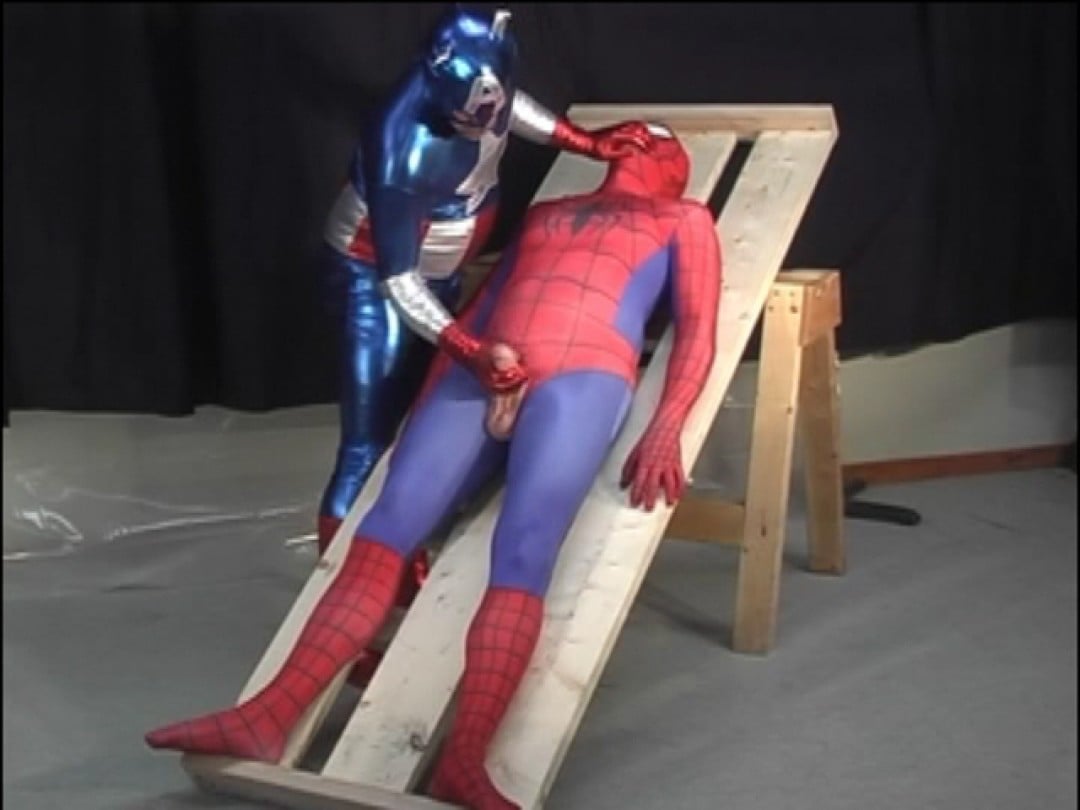 Spécial FETISH et LYCRA avec SUPERMAN et son HÉROS