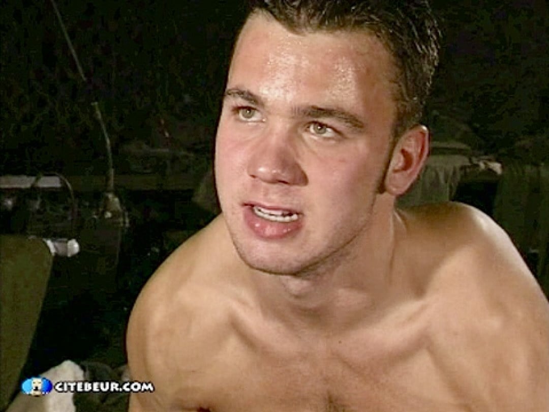 [JNRC] Poupée Gonflable entre militaires hétéros   Image 006