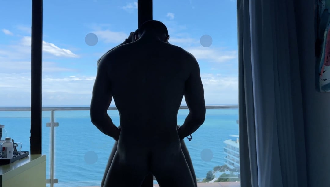 Guss makes the dark Wolf his sex object