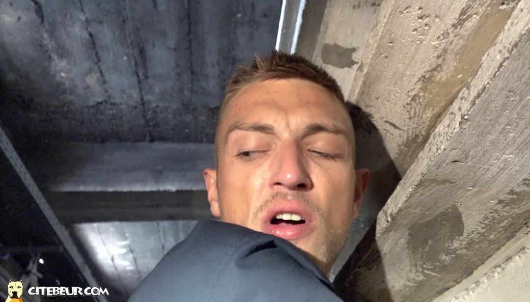 Roman Tik es follada por el culo por una gran polla en un video porno gay francés filmado por el estudio Citebeur