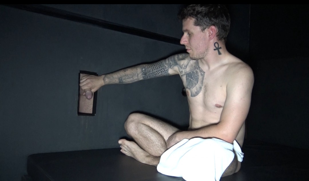 Hétéro baisé par un bisex au sauna Metropole bordeaux