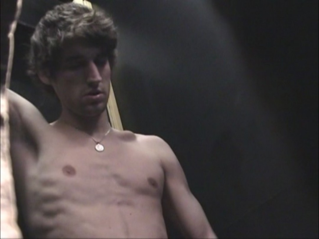 vintage porn un mec se branle dans une cabine de backroom video porno gay Crunchboy image
