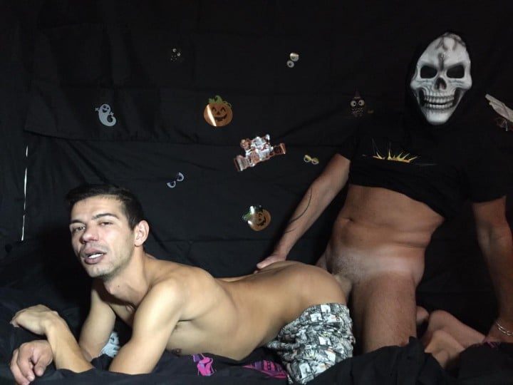twink fucked bareback by the monster of HALLOWEEN